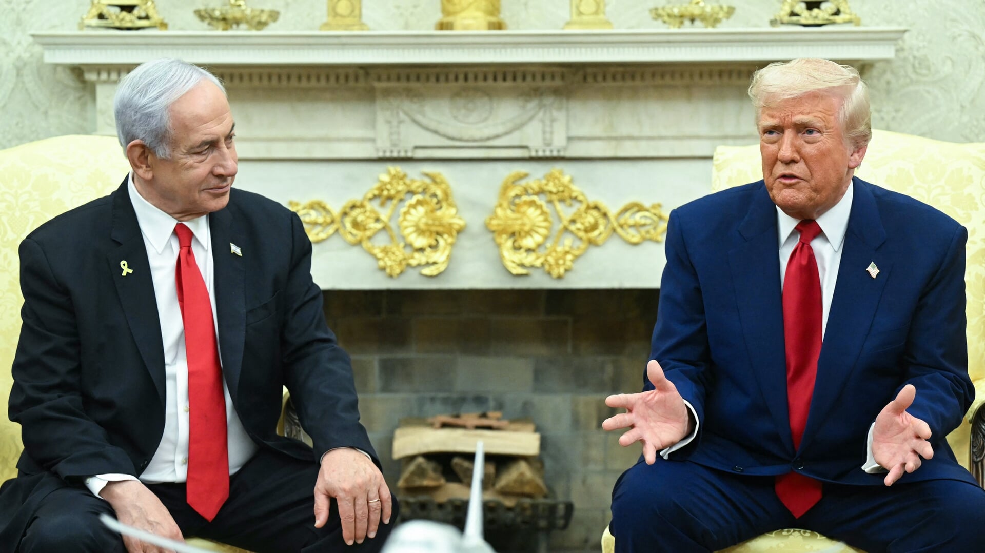 Premier Netanyahu en president Trump tijdens hun vorige ontmoeting, afgelopen april. Trump zei afgelopen dinsdag dat hij 'erg streng' gaat zijn met Netanyahu om de oorlog in Gaza te beëindigen.