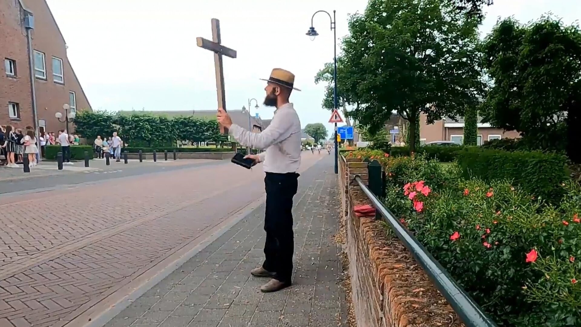 Robbie Smitskamp bij de Hersteld Hervormde Gemeente in Staphorst.