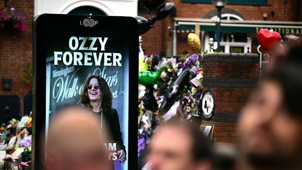 Tienduizenden nemen in Birmingham afscheid van Ozzy Osbourne