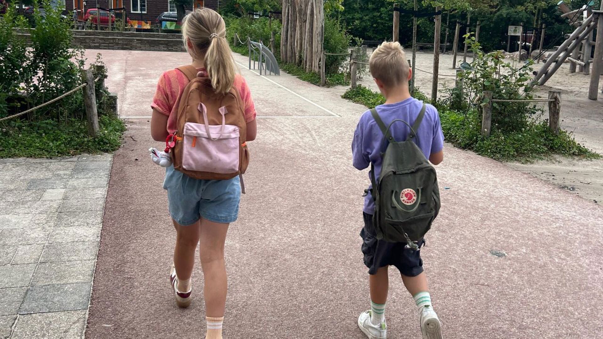 De dochter (9) en zoon (6) van Tom Duijn gaan deze week nog naar school.
