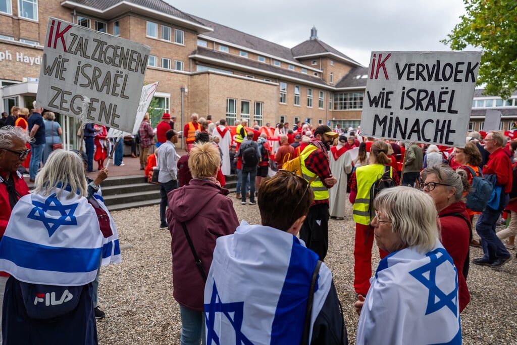 Dominees en gelovigen roepen bij rode lijnprotest PKN op om Israël te veroordelen.