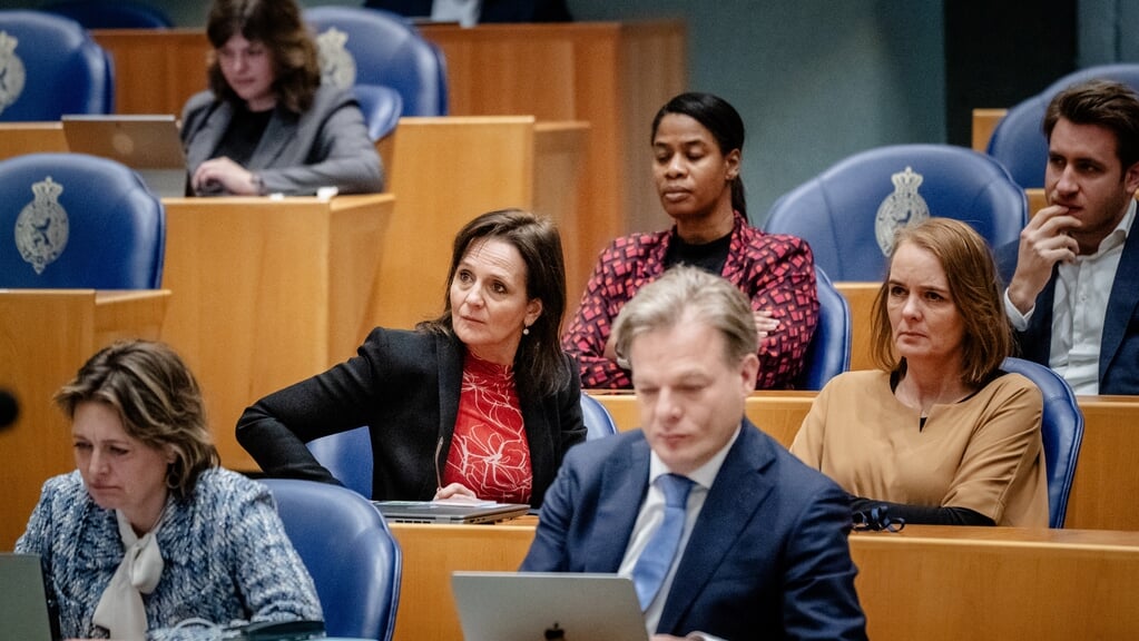 Met een kiesdrempel zou een partij acht zetels moeten behalen om daadwerkelijk tot de Tweede Kamer door te dringen. Maar het is de vraag of het wel gunstig is als partijen met een knal het politieke bestel binnenkomen.