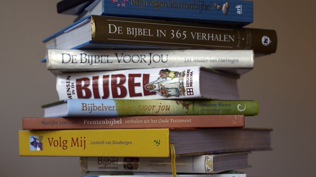 Vijftig verhuisdozen vol kinderbijbels verzamelde Joke Westerhof bij elkaar. 