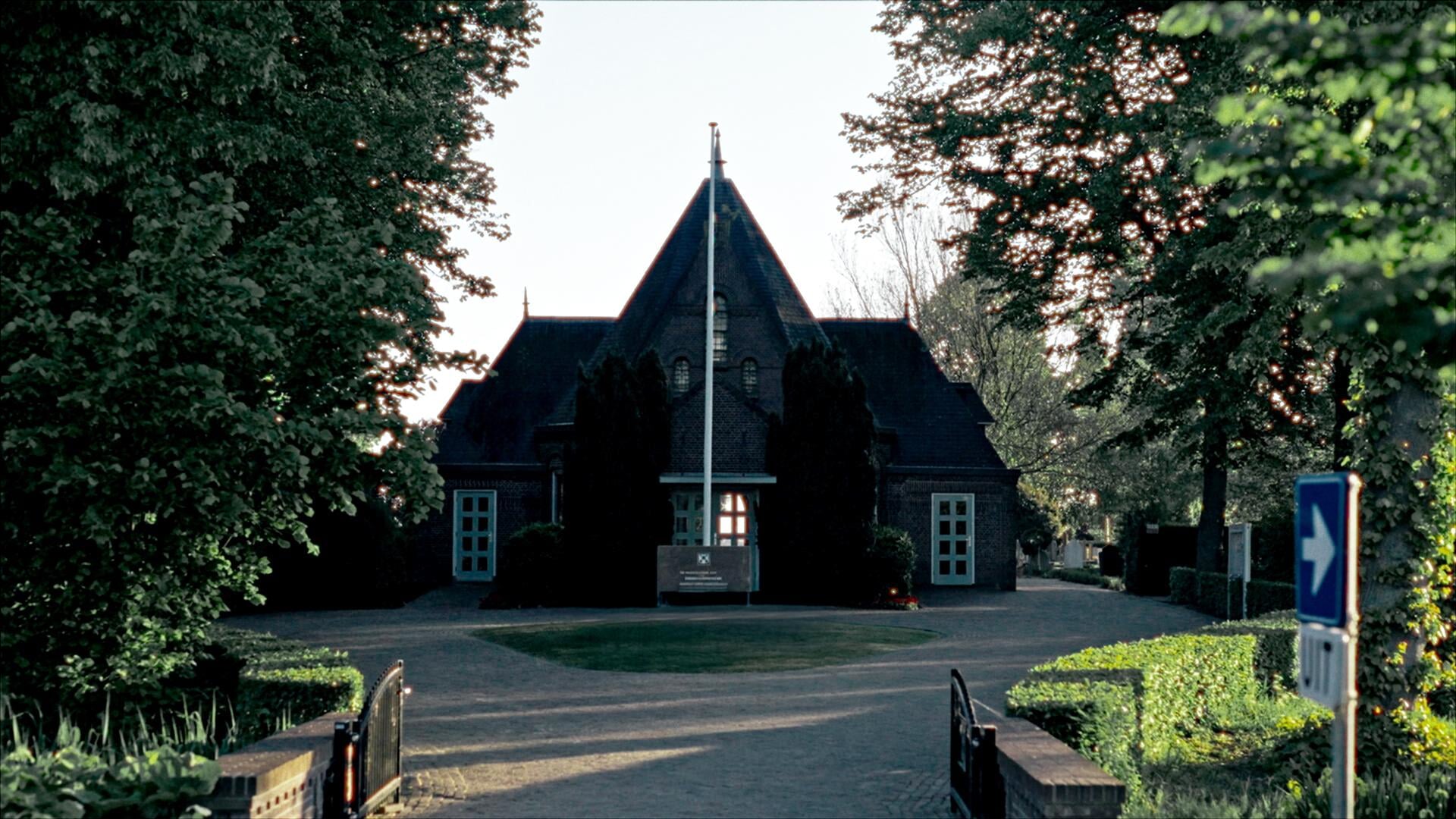 De documentairemakers werkten drie jaar aan de serie Het Complot over satanisch ritueel misbruik. 'Af en toe hadden we moeite om door te gaan. Maar het is het waard, want niemand is veilig voor deze manier van denken.'