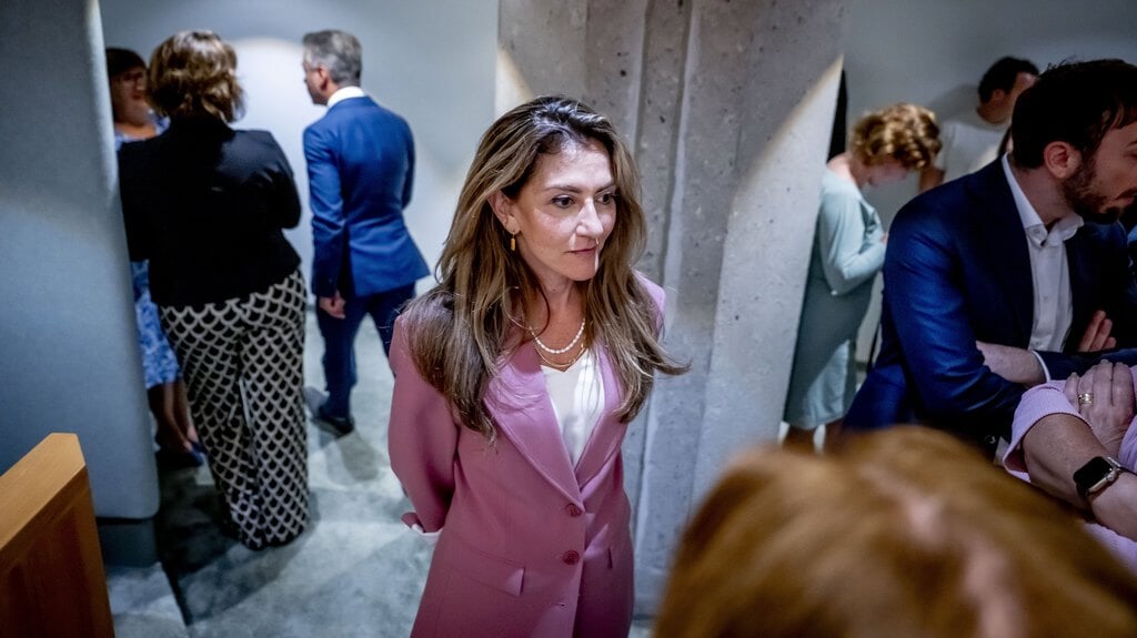 De advocaten van Douwe Bob lieten woensdag een persbericht uitgaan waarin zij bekendmaken dat de zanger rectificatie eist.