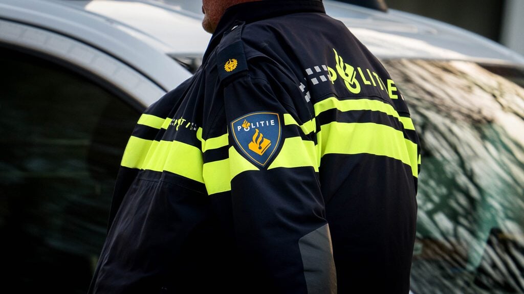 In de auto zaten volgens de politie drie personen.