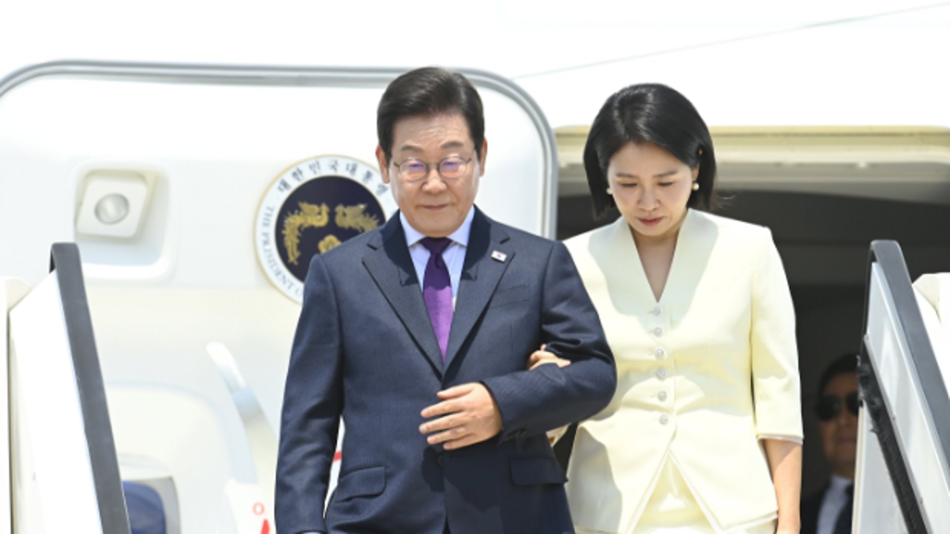 De Zuid-Koreaanse president Lee Jae-myung met zijn vrouw.