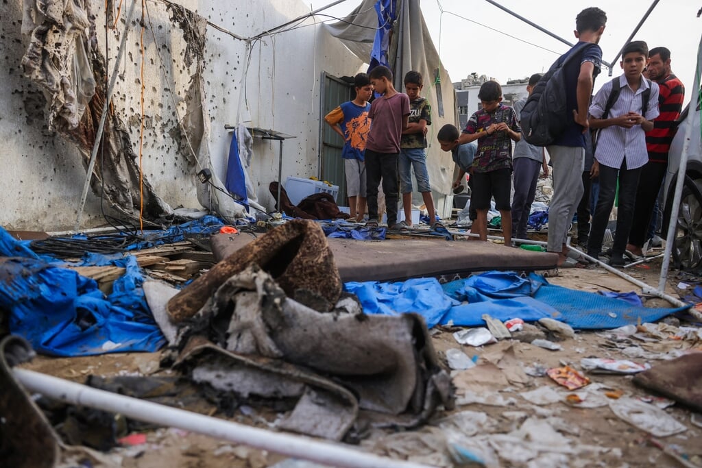 De verwoeste Al Jazeera-perstent bij het  Al-Shifa-ziekenhuis in Gaza-Stad.