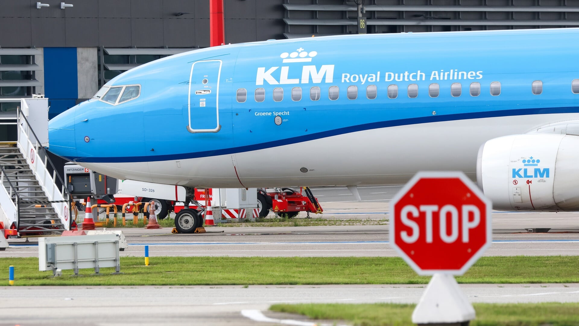 Machtige actoren zoals KLM, Shell en andere grote bedrijven verkeren wel degelijk in de positie om klimaatonrecht dat zij aanrichten te verhelpen, maar in plaats daarvan houden ze het opzettelijk in stand voor eigen gewin.