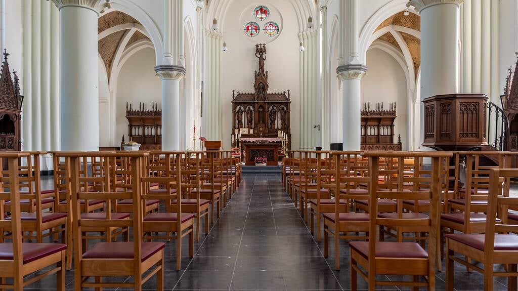 Dat de gemeente nu naar buiten komt met het nieuws heeft te maken met een uitdrukkelijke wens van de melders. De kerk op de foto heeft geen relatie met het artikel.