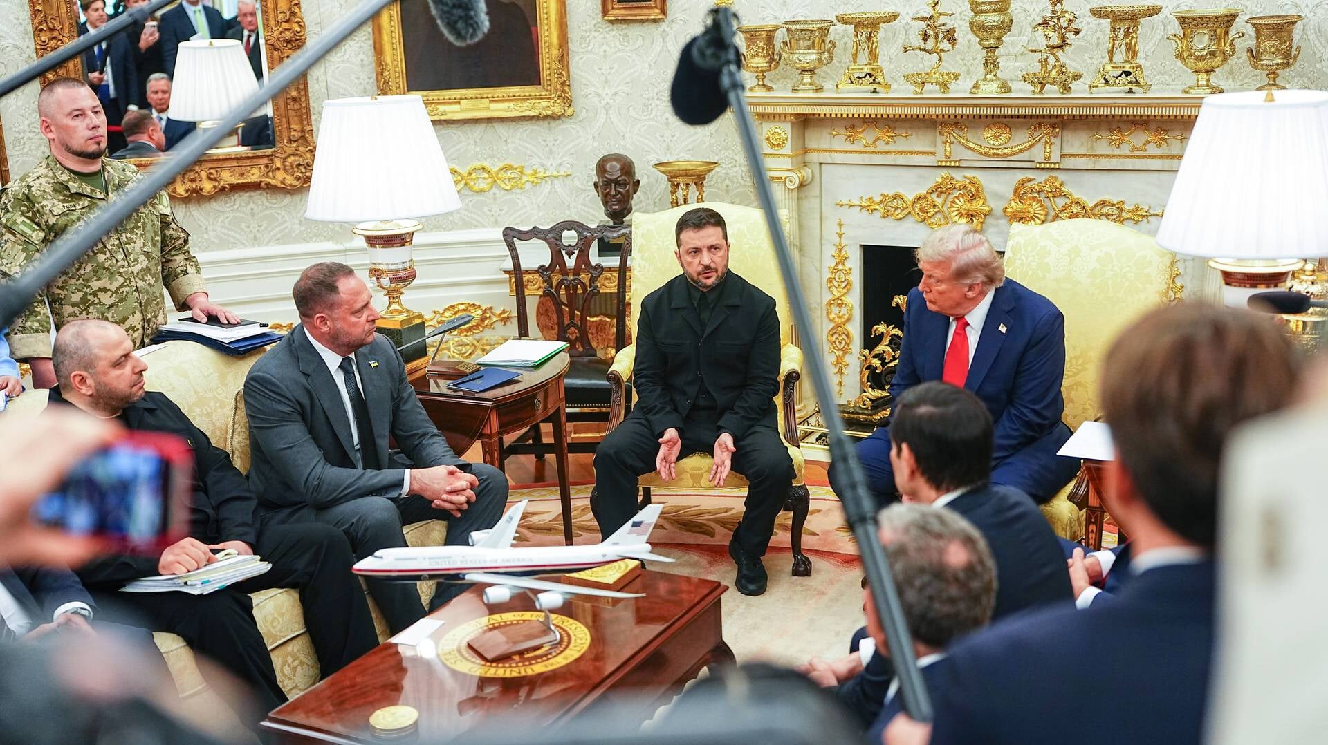 Voor het gesprek tussen Trump en Zelensky was de pers welkom.