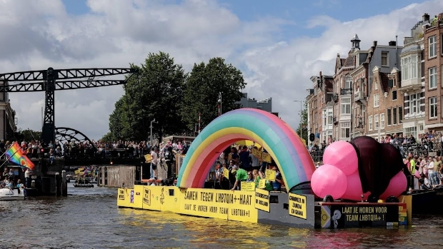 Regen maakt plaats voor zon bij begin Canal Parade