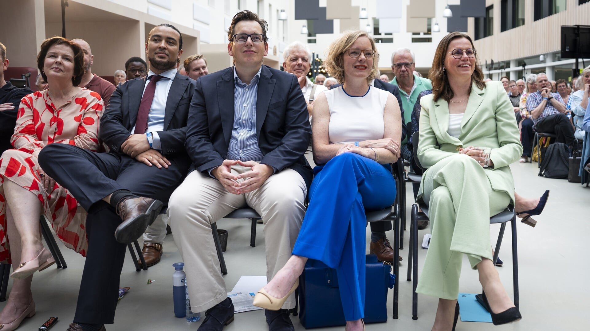 De top van de ChristenUnie-lijst blijft ongewijzigd. Mirjam Bikker (rechts) wordt vergezeld door Pieter Grinwis (midden) en Don Ceder (tweede van links). 