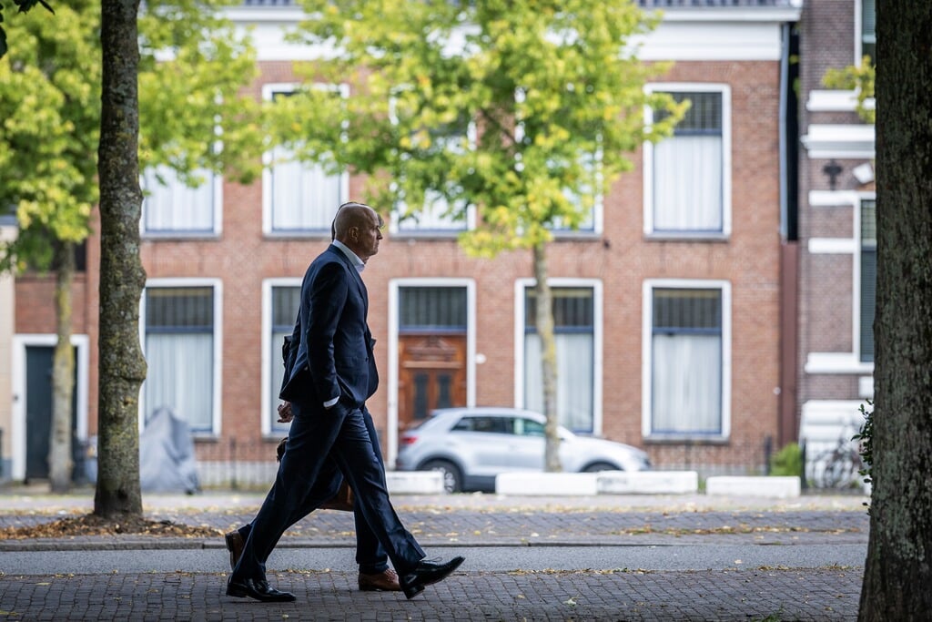 Frits van Eerd verlaat de rechtbank na de uitspraak in de zaak tegen de oud-topman van Jumbo en autohandelaar Theo E.. Beiden worden verdacht van witwassen, corruptie en valsheid in geschrifte.
