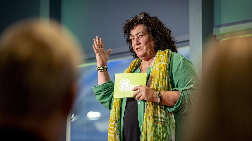 Caroline van der Plas op het podium, nadat ze tijdens de Algemene Ledenvergadering van de BBB is verkozen tot lijsttrekker bij de verkiezingen voor de Tweede Kamer in het najaar. 