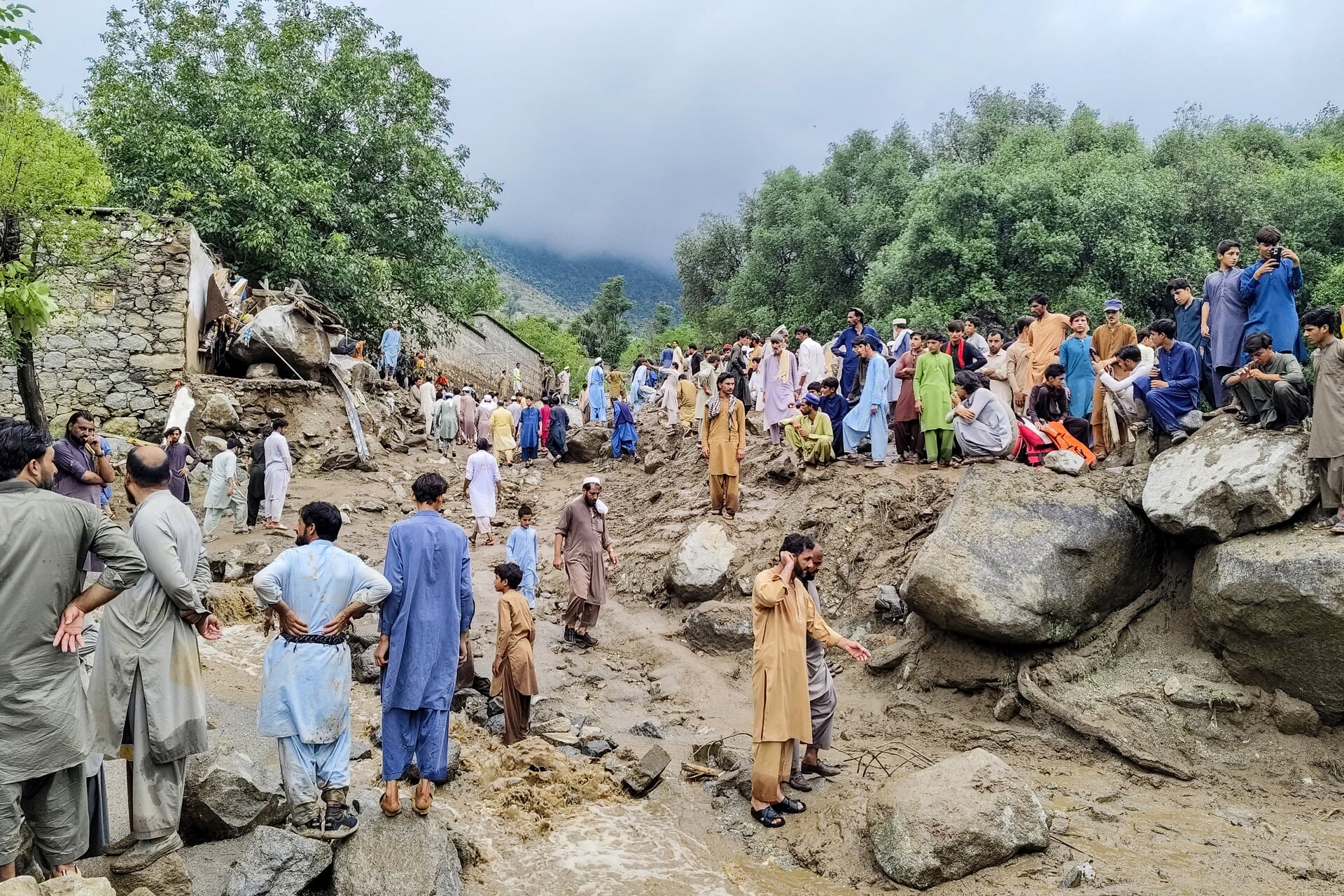 De nasleep van een heftige overstroming in Salarzai Tehsil, een regio in het noorden van Pakistan.