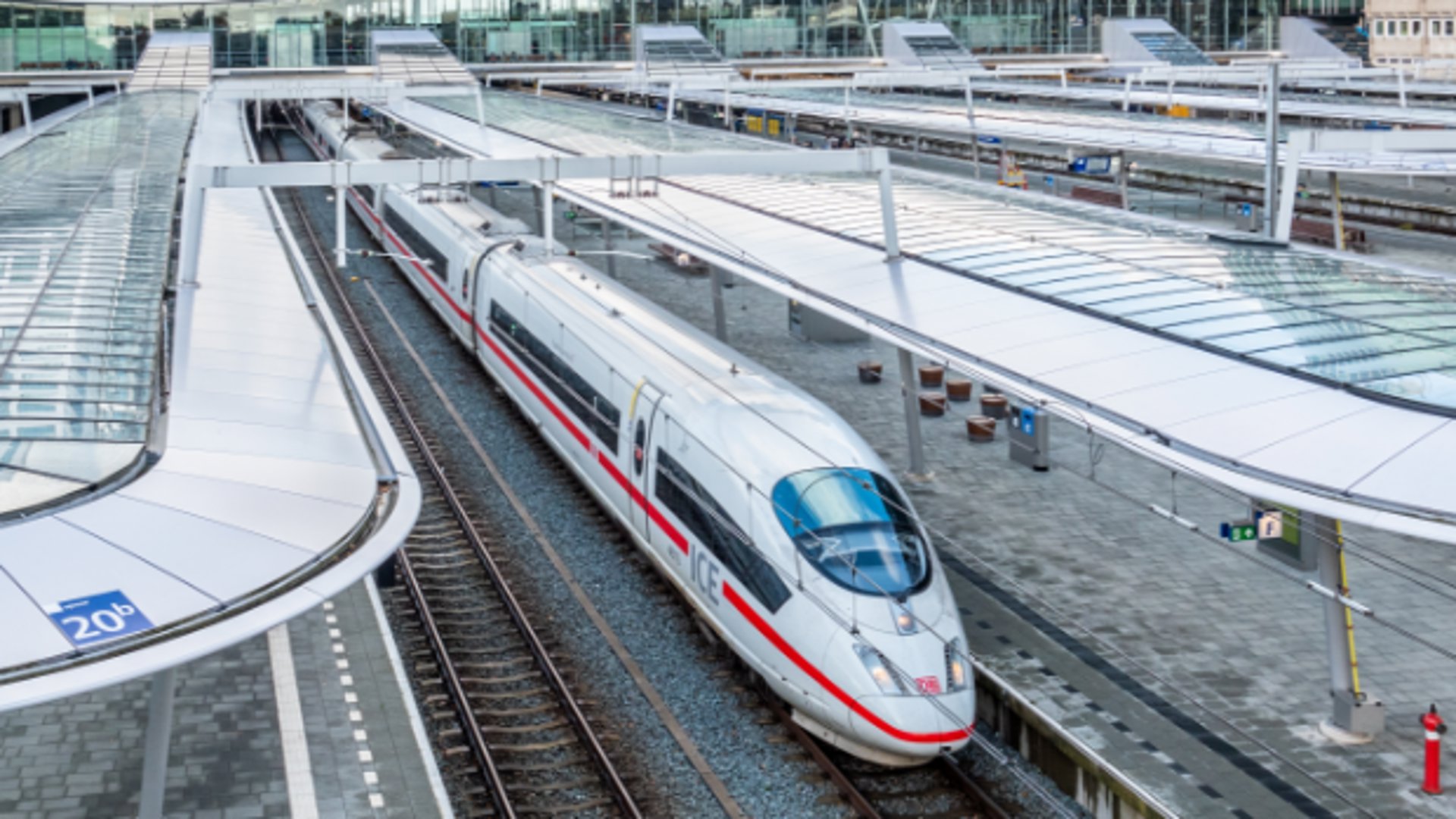 De belangstelling voor internationale treinreizen neemt toe. Uit onderzoek van Greenpeace blijkt dat de prijs ietsje aantrekkelijker is geworden in vergelijking met vliegen.