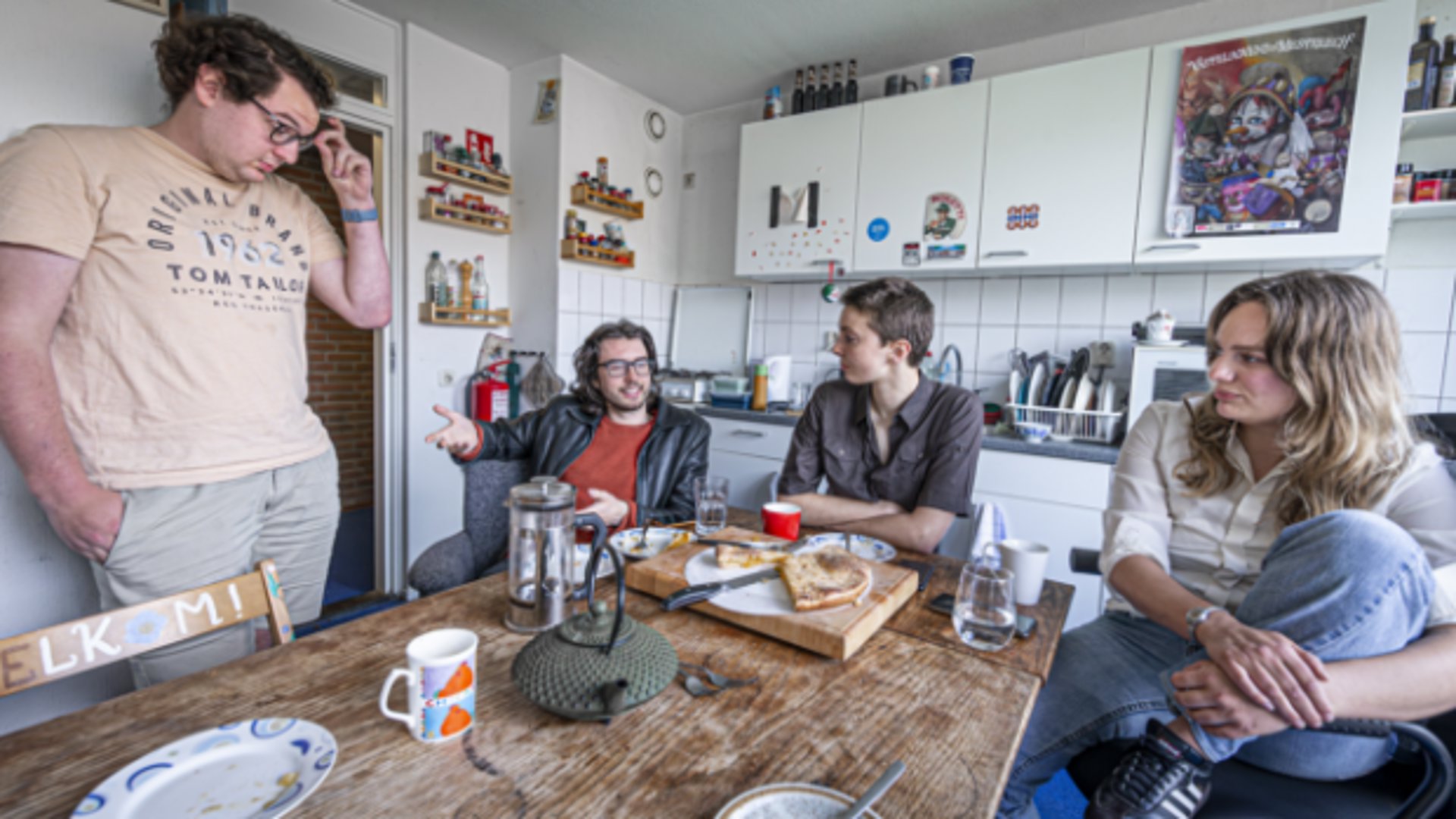 Uit de Landelijke Monitor Studentenhuisvesting 2024 blijkt dat uitwonende hbo- en wo-studenten gemiddeld 565 euro per maand kwijt waren, inclusief gas, water en licht en na aftrek van huurtoeslag.