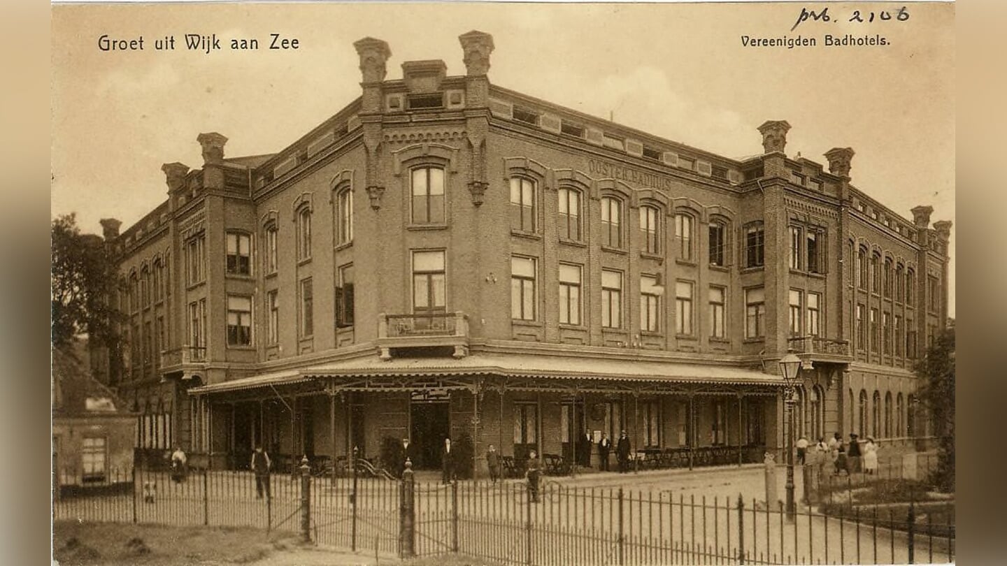 Het Badhotel in Wijk aan Zee in 1915, een toevluchtsoord voor wie de stank van de stad wilde ontvluchten.