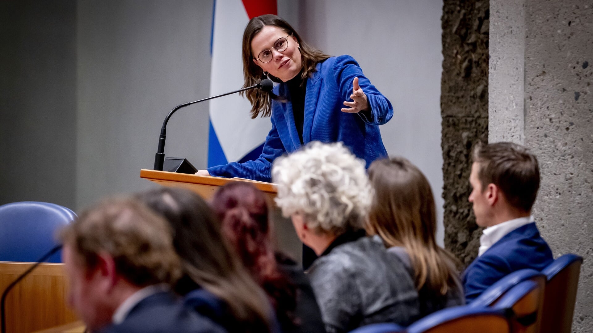 Mirjam Bikker (ChristenUnie) spreekt de indieners van het wetsvoorstel om conversietherapie te verbieden toe. 
