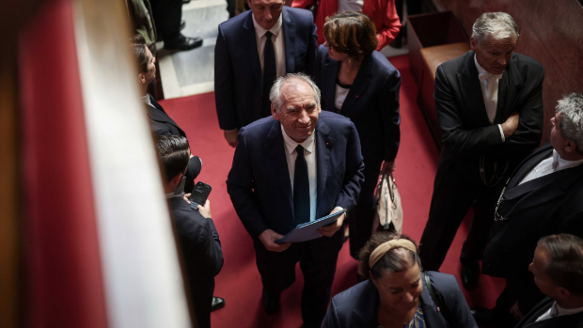 Met 194 stemmen vóór vertrouwen in de premier en 364 tegen heeft François Bayrou bij lange na niet genoeg steun gekregen om aan te blijven.