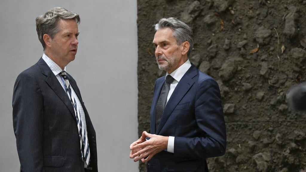 Kamervoorzitter Martin Bosma en demissionair premier Dick Schoof stonden dinsdagmiddag stil bij het overlijden van Kars Veling. 