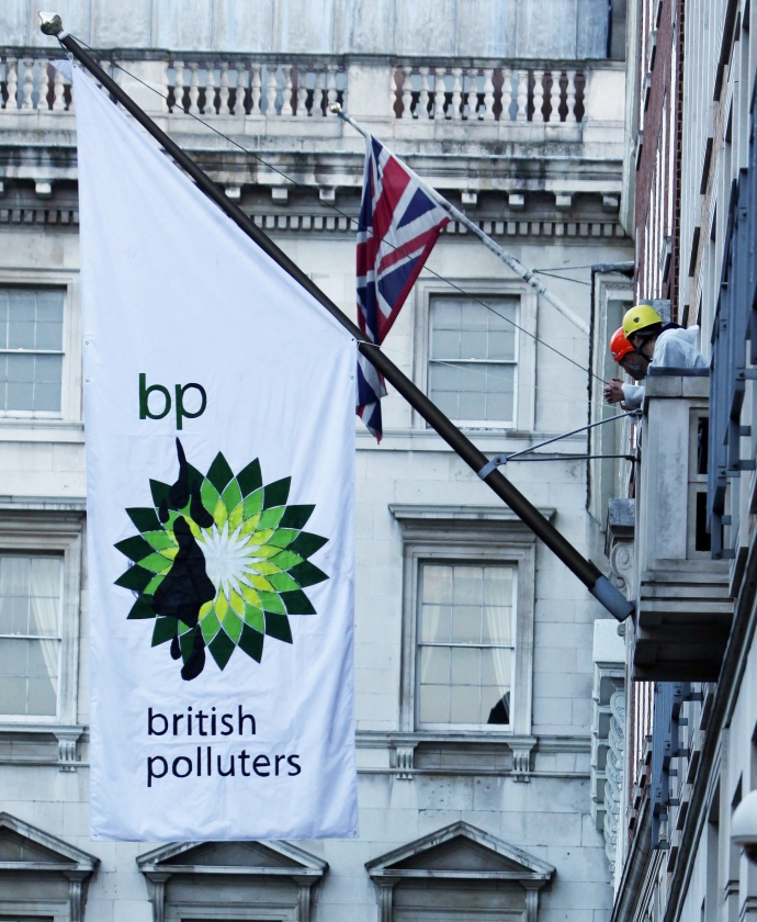 BP stort 20 miljard in noodfonds olieramp
