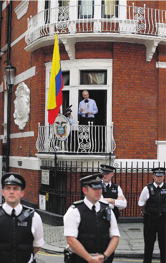 Mededogen Ecuador voor Assange is schone schijn
