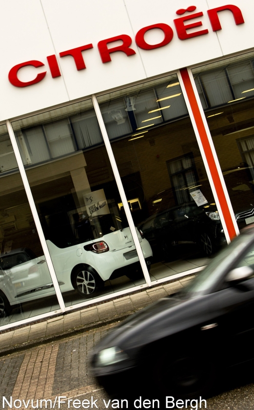 Verkoop van personenautos flink omlaag
