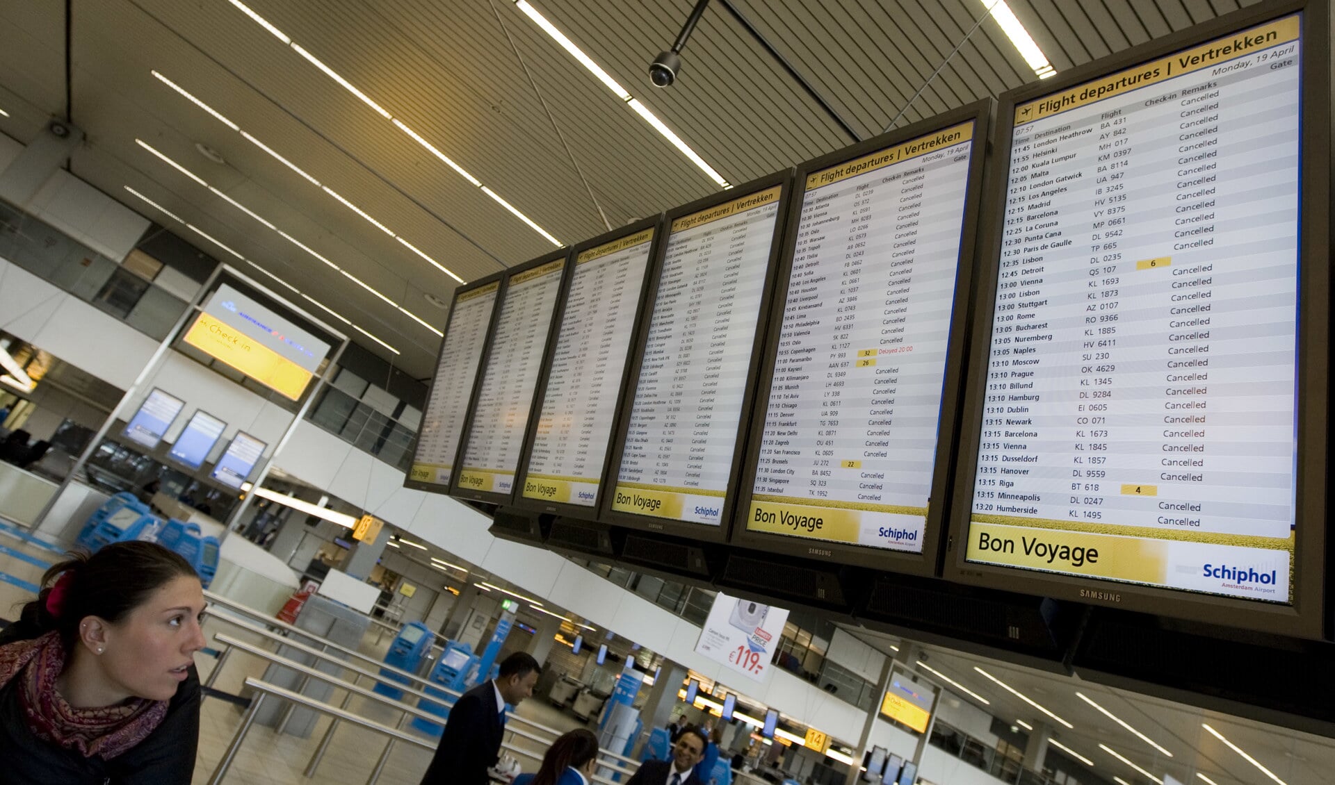 Kritiek Op Sluiting Luchtruim Zwelt Aan - Nederlands Dagblad. De ...