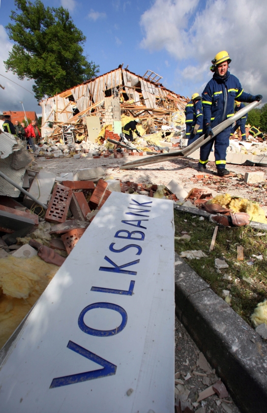 Bank opgeblazen, kluis intact