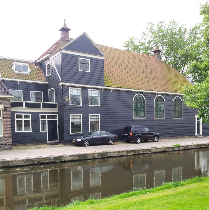 De schuurkerk in Zaandam, met een antiek orgel, is een rijksmonument. (nd)
