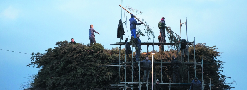 beeld novum / Bert Kamp
In Espelo en Dijkerhoek (gemeente Rijssen-Holten) wordt weer de jaarlijkse strijd geleverd: wie slaagt erin d.. (novum / Bert Kamp)