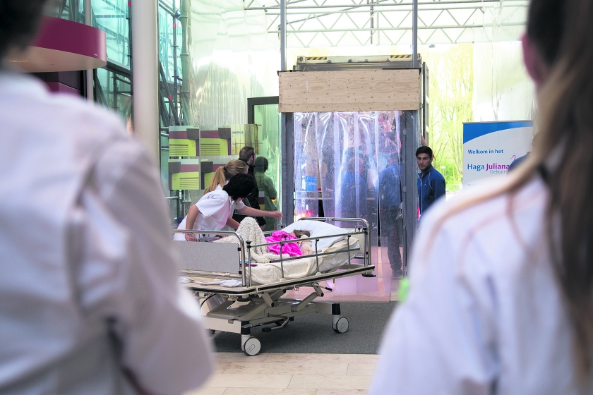 beeld novum / Laurens van Putten
De eerste kinderen kwamen woensdagmorgen aan op de nieuwe locatie van het Juliana Kinderziekenhuis (.. (novum / Laurens van Putten)