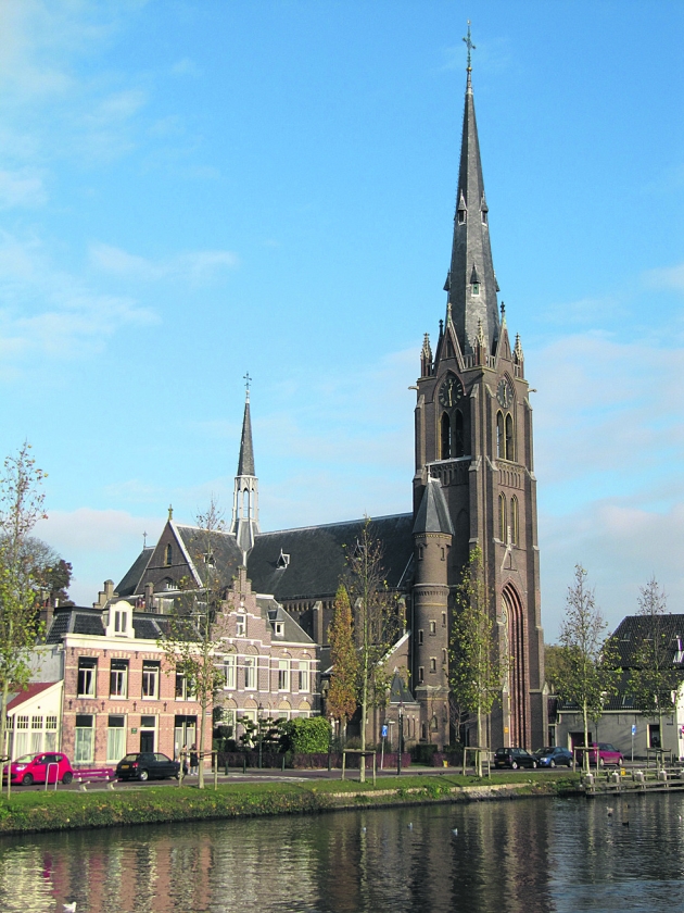 Kerk lokaal: Weesp discussieert over sloop Laurentiuskerk