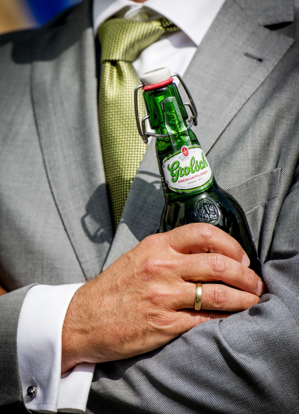Minder drinken lukt alleen als alcohol minder goed verkrijgbaar is. (anp / Robin van Lonkhuijsen)