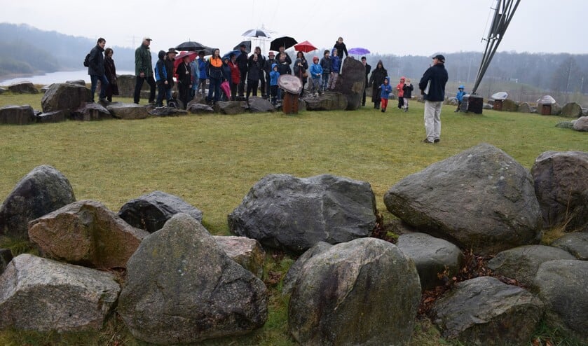 Helaas hadden wij voor onze excursie naar het zwerfsteneneiland een regenachtige dag uitgekozen. (Kees de Heer)
