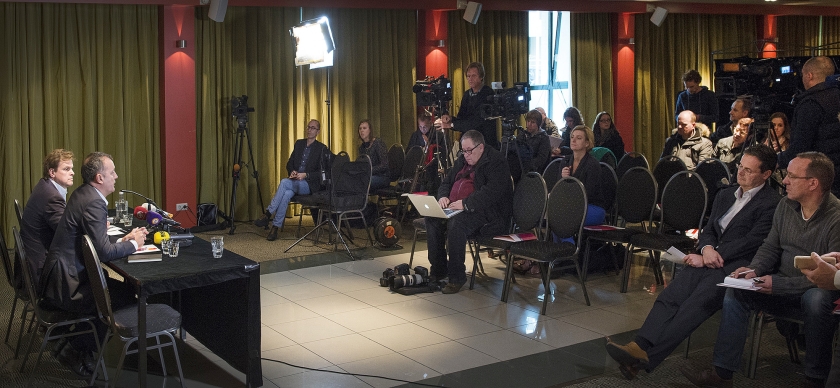 Algemeen directeur Zion Jongstra van TSN Thuiszorg legt een verklaring af tijdens een persconferentie van de grootste thuiszorgorganisatie van Nederland. Er is uitstel van betaling aangevraagd en de banen van 12.000 medewerkers staan volgens Jongstra op de tocht. (anp / Piroschka van de Wouw)