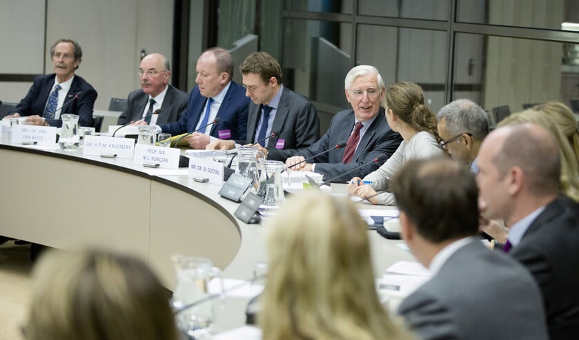 De Tweede Kamer hoort de commissie-Oosting over de deal die officier van justitie Fred Teeven in 2000 sloot met drugscrimineel Cees H. (anp / Bart Maat)