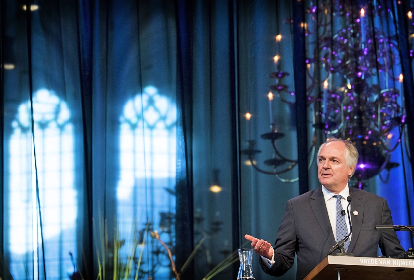 In de Stevenskerk in Nijmegen sprak Unilever-topman Paul Polman in april van dit jaar een rede uit, toen hij de Vrede van Nijmegen Penning kreeg uitgereikt, vanwege zijn bijdrage aan een groenere en duurzamere leefomgeving. (anp / Piroschka van de Wouw)