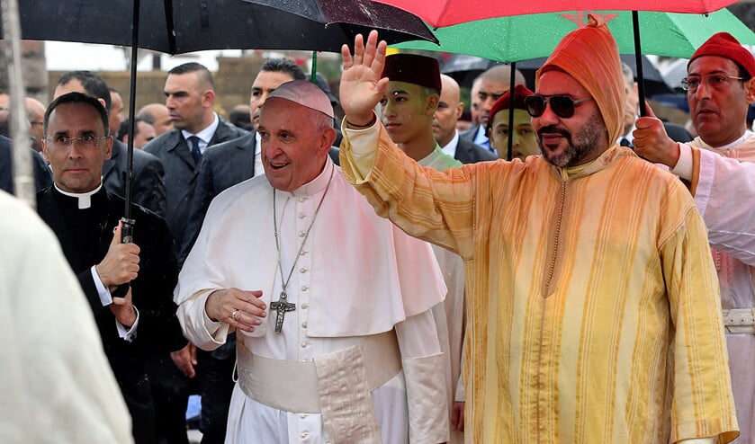 Paus Franciscus ontmoette koning Mohammed VI zaterdag voor een tweedaags bezoek aan Marokko waar 99 procent van de bevolking moslim is. (afp / Fadel Senna)