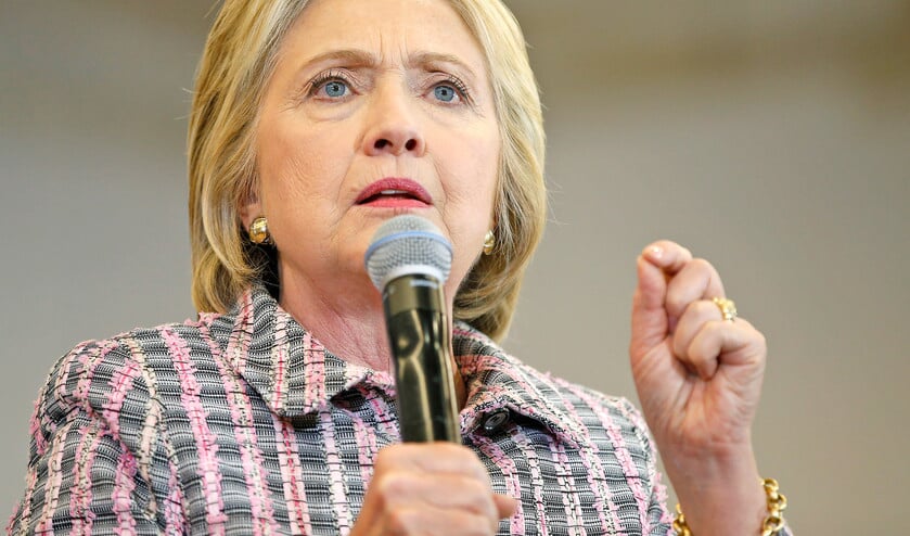 Leek Hillary Clinton tot voor kort het in een weldadige rust het tegen Trump en de Republikeinse partij te kunnen opnemen, nu lopen in Californië honderdduizenden Democraten samen met Bernie Sanders tegen haar te hoop. (ap / John Locher)