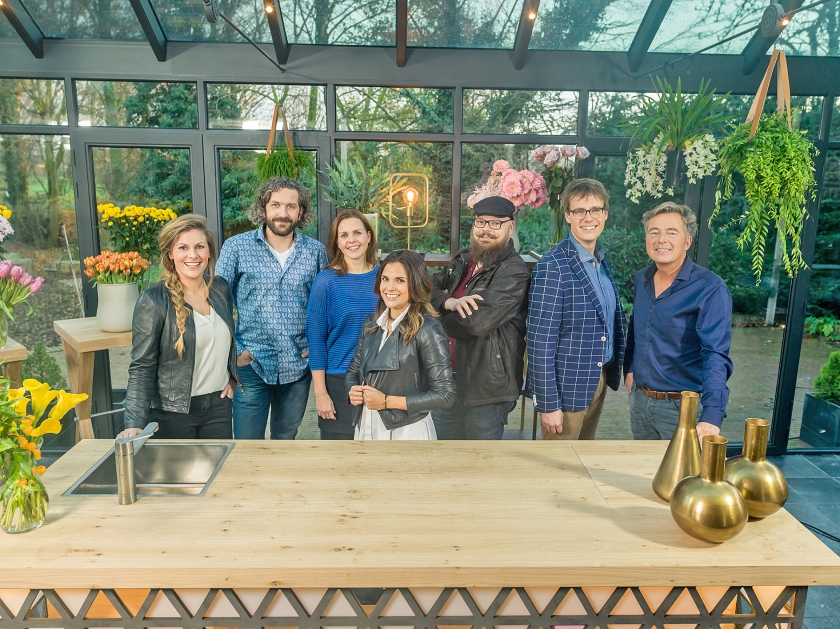 Vanaf 8 januari volgend jaar komt ‘Van Harte’ op televisie, als opvolger van EO’s succesvolle programma ‘Geloof en een Hoop Liefde’. De presentatie blijft in handen van Bert van Leeuwen (r.) en (naast hem) Henk van Steeg. (eo)