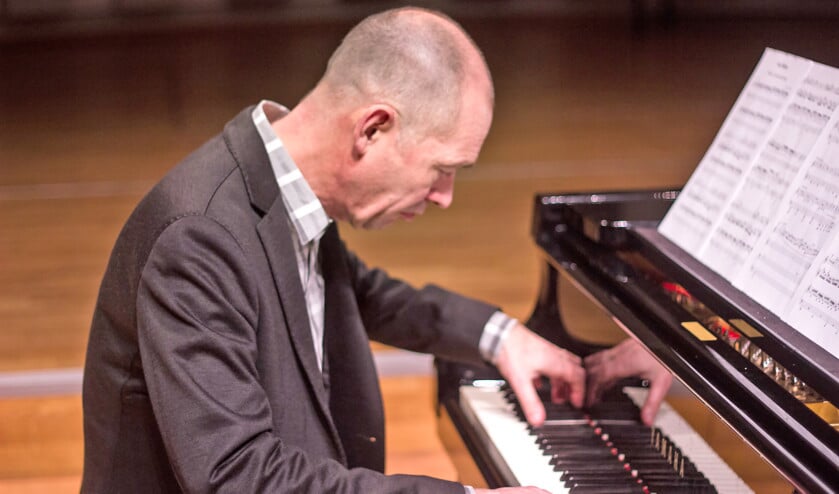 Componist en schrijver Jan Marten de Vries won een zaak over schending van het auteursrecht door een kerk. (Auke de Vries)