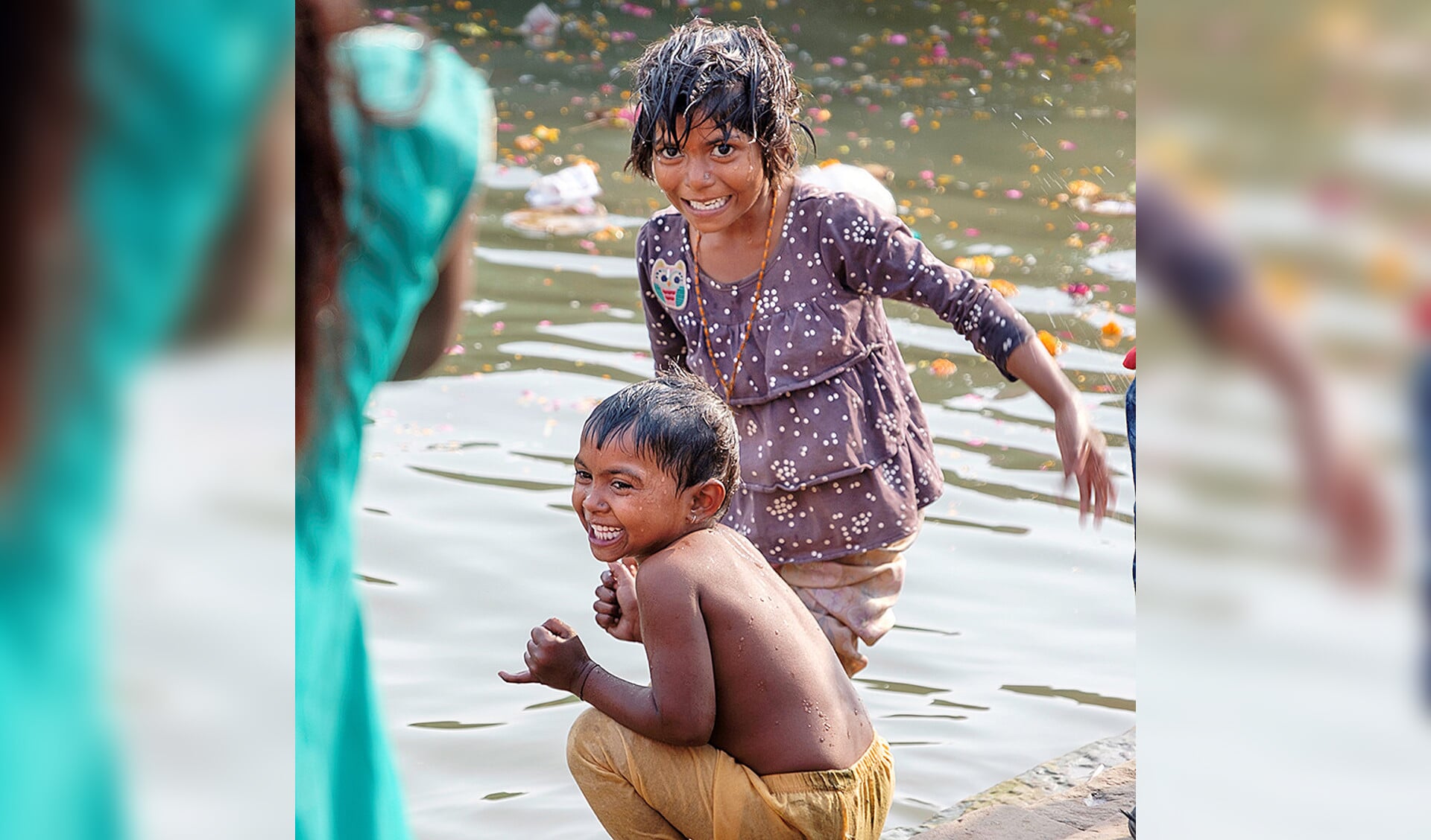 Instagram: Blije kinderen bij de Ganges