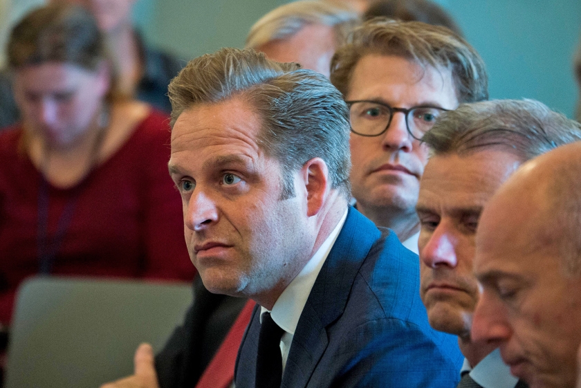 De ministers De Jonge (Volksgezondheid) en Dekker (Rechtsbescherming) krijgen kritiek in een rapport over jeugdhulp. (anp / Roel Rozenburg)