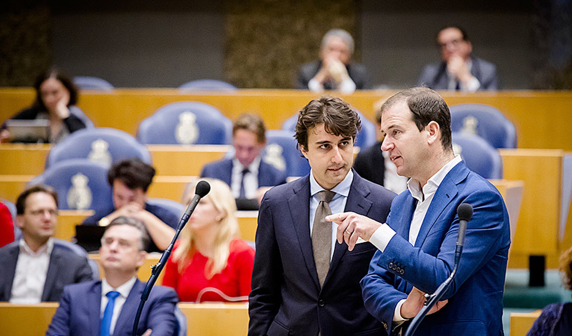 Jesse Klaver (GroenLinks) en Lodewijk Asscher (PvdA) tijdens het Tweede Kamerdebat over het eindverslag van de informatie.