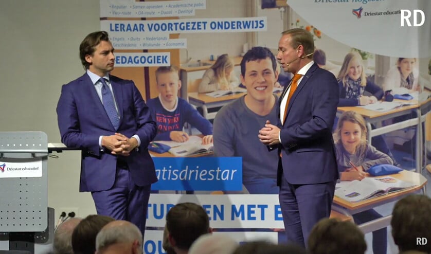 Thierry Baudet (FVD,l.) en Kees van der Staaij (SGP) kruisen de degens tijdens een debatavond op de Driestar in Gouda. (nd)