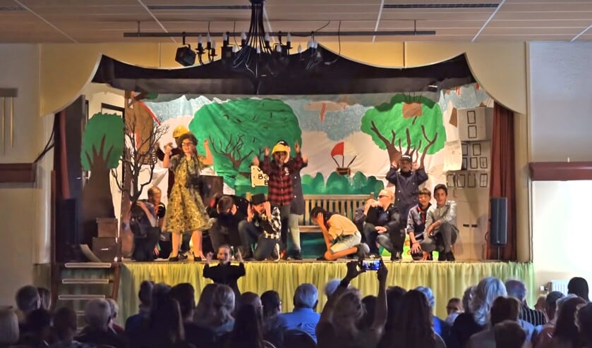 Eindmusical De Beer Is Los! op De Plesmanschool in Badhoevedorp. (youtube / plesmanschool en dynamis)