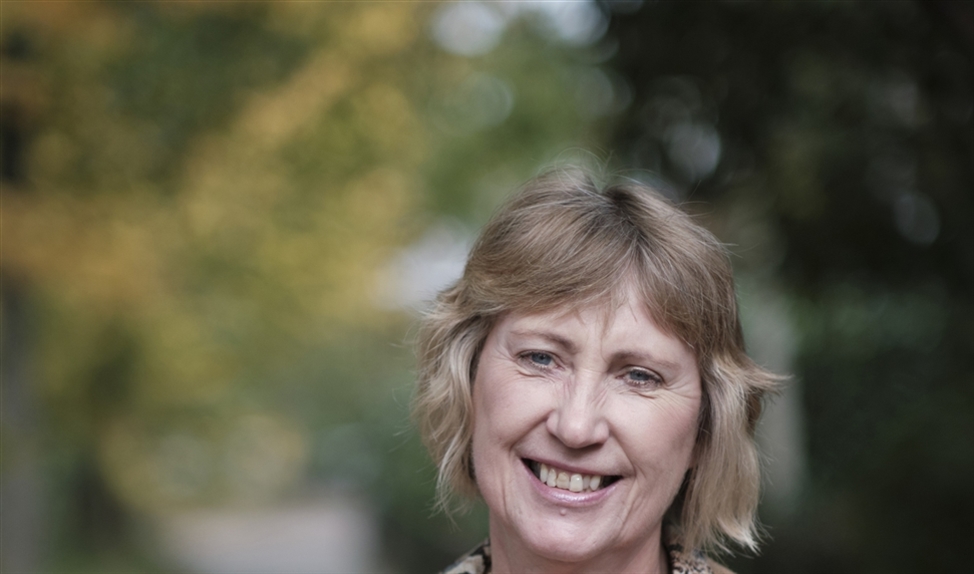 In gesprek met classispredikant Julia van Rijn: 'Geluk hoef je niet voortdurend na te streven' (Dick Vos)